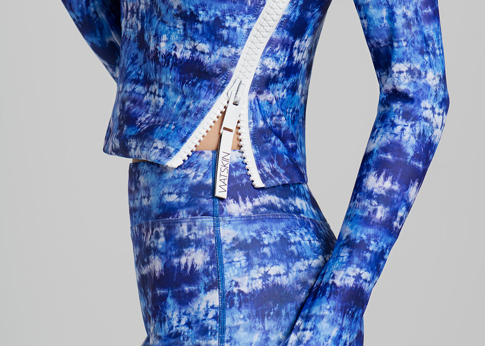 Watskin Sasha Long Sleeve Tee in Tie Dye Closeup of Zipper